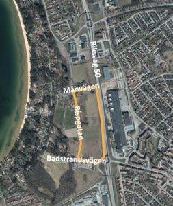 Bilden visar en satellitkartbild över området vid riksväg 50 där förutsättningarna för ett idrottscenter utreds.