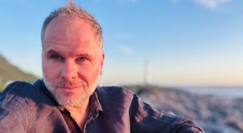 Man med skägg. Foto.