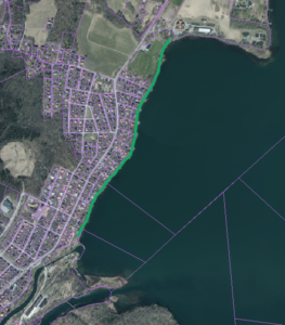 Kartbild med grön markering som visar promenadstigens sträckning längs Borens kant.