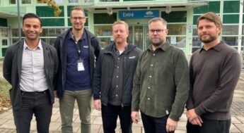 Från vänster Sagvan Abdulsatar, ombud NCC, Jonas Leijon, projektchef NCC, Conny Bagger, platschef NCC, Dennis Åman Jarméus, projektledare Motala kommun, och Adam Höckert, enhetschef Motala kommun.
