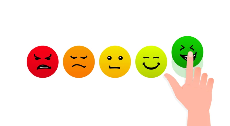 fem olikfärgade emojis illustrerar nöjdhet till en nyhet om nöjd kund index.foto.